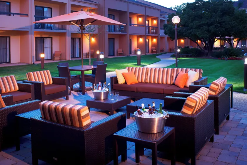Courtyard Chicago Arlington Heights/South - Image 1
