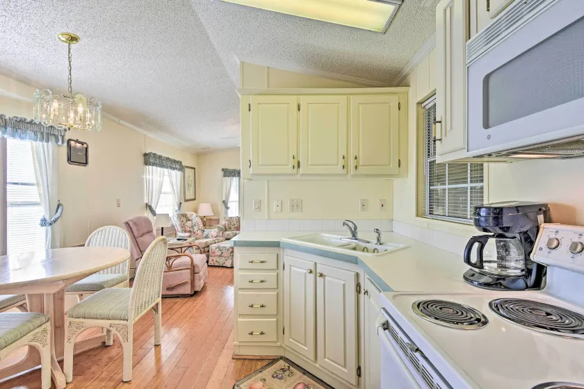 Bright Home: Pool Access & Screened-In Porch! - Interior