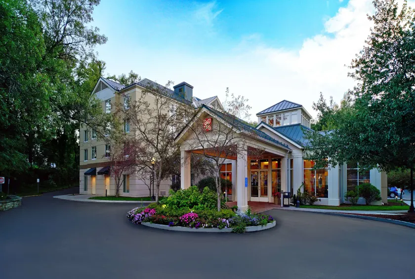 Hilton Garden Inn Saratoga Springs - Image 1