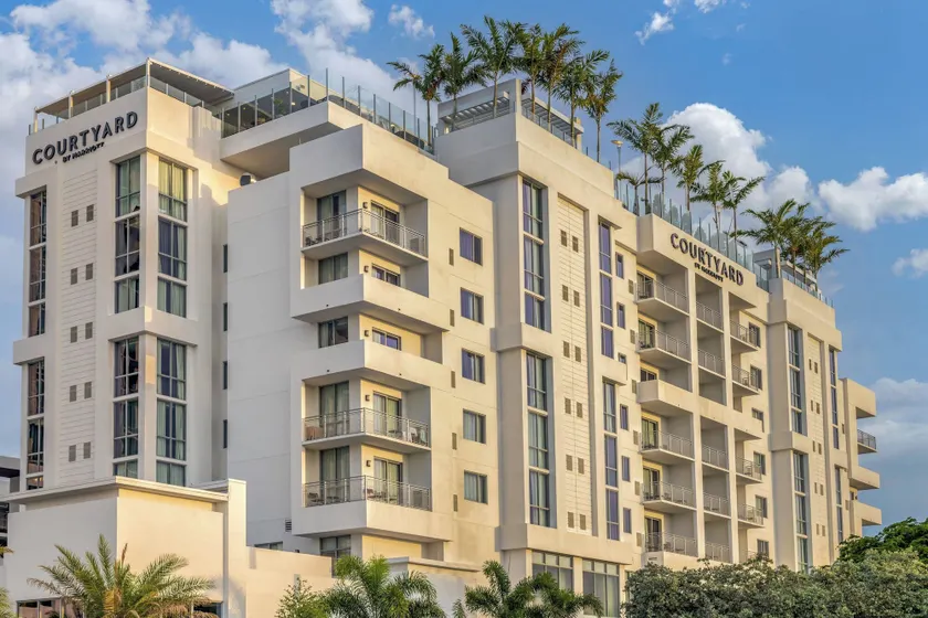 Courtyard by Marriott Fort Lauderdale Downtown - Image 1