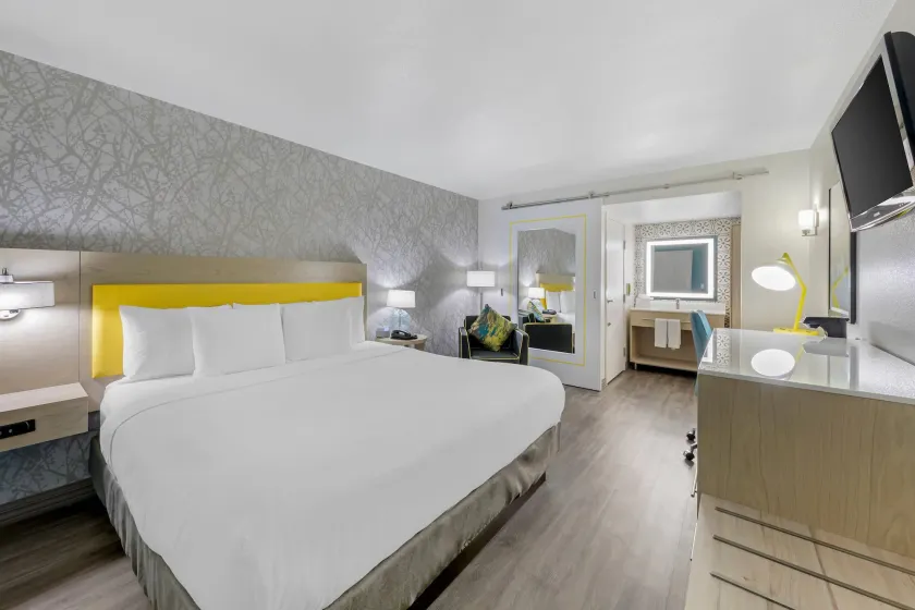 Hillstone Inn Tulare, an Ascend Collection Hotel - Image 1