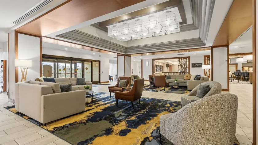 DoubleTree by Hilton Pittsburgh - Green Tree - Image 1