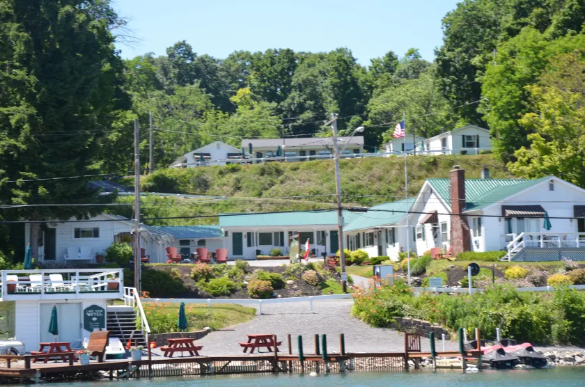 Lake View Motel - Image 1