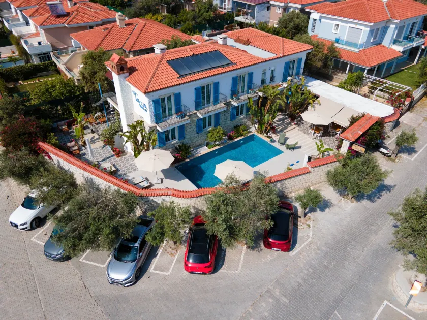 Tarçın Alaçatı Otel - Image 1
