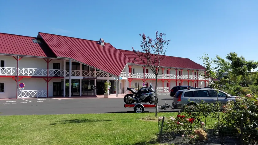 Fasthotel Montmarault - Image 1