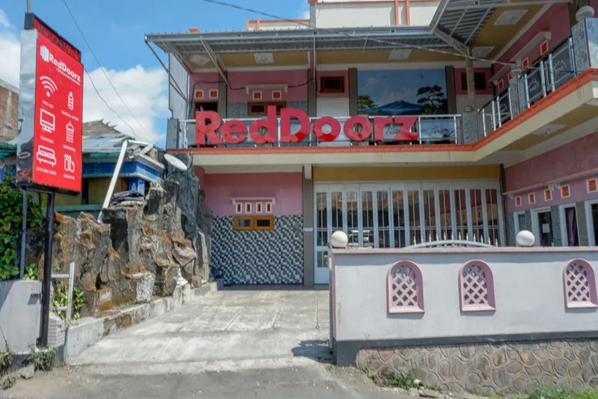 RedDoorz near Desa Wisata Tambi Dieng - Image 1