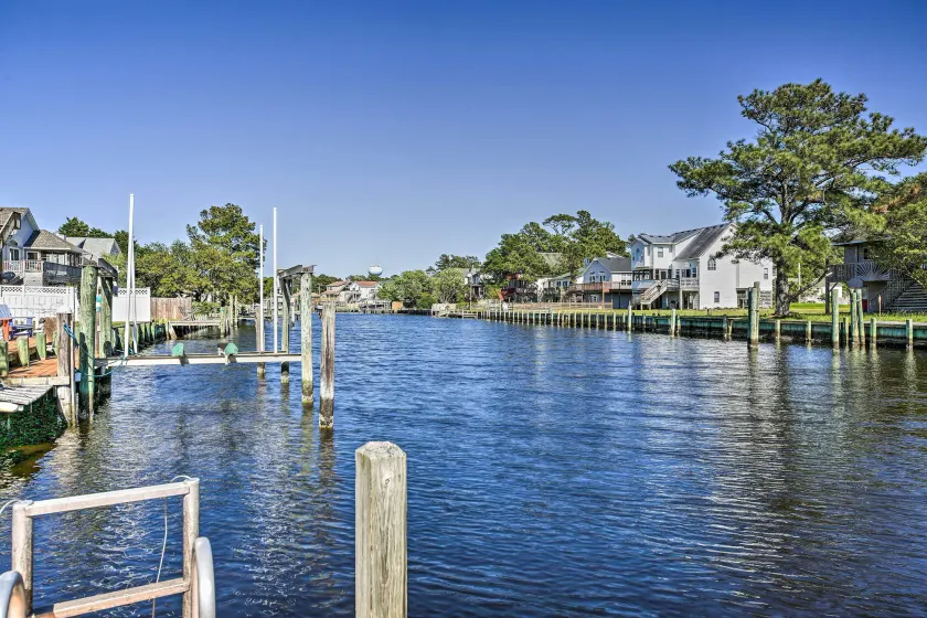 Private Boat Dock: Fun OBX Family Getaway w/ Deck - Image 1
