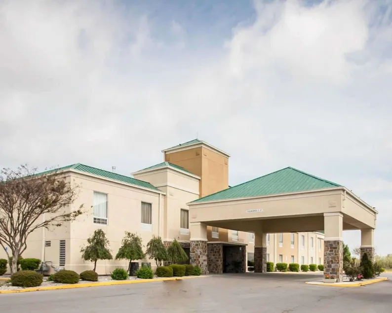 Quality Inn Hayti North - Image 1