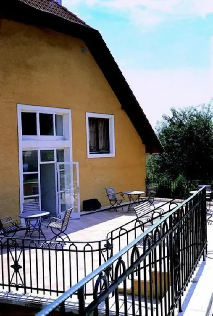 Nr 100 Szentendre Hotel Panzio szolgáltatások - Image 1