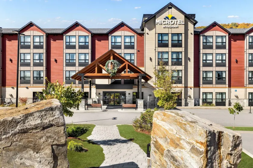 Microtel Inn & Suites by Wyndham Mont Tremblant - Image 1