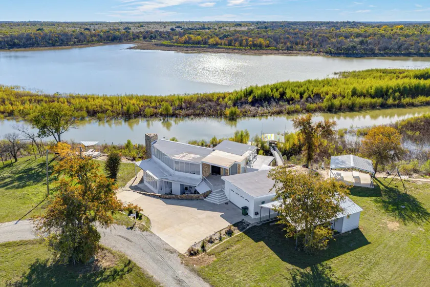 Luxury Lakefront Retreat w/ Dock in Runaway Bay - Innvendig