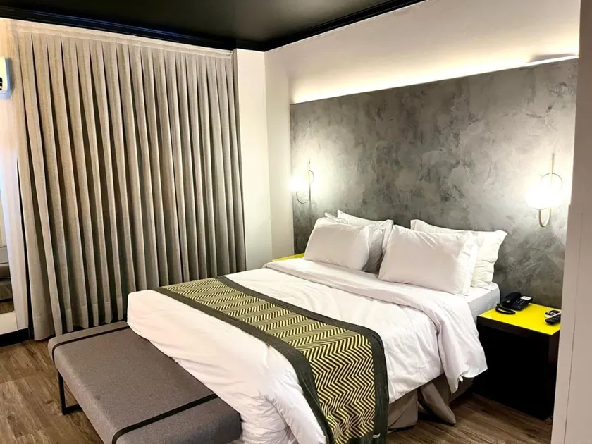 Oasis Tower Hotel - Image 1
