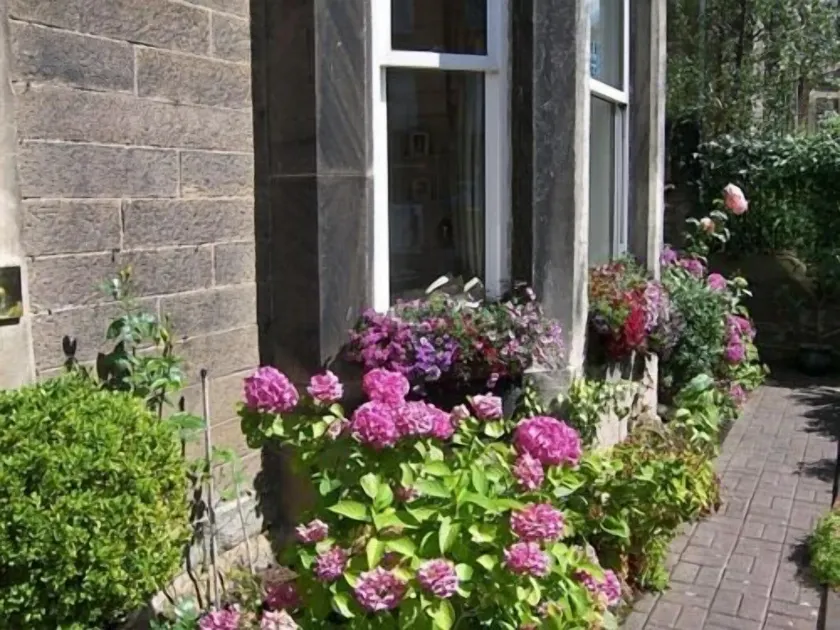 Highfield Guest House - Image 1