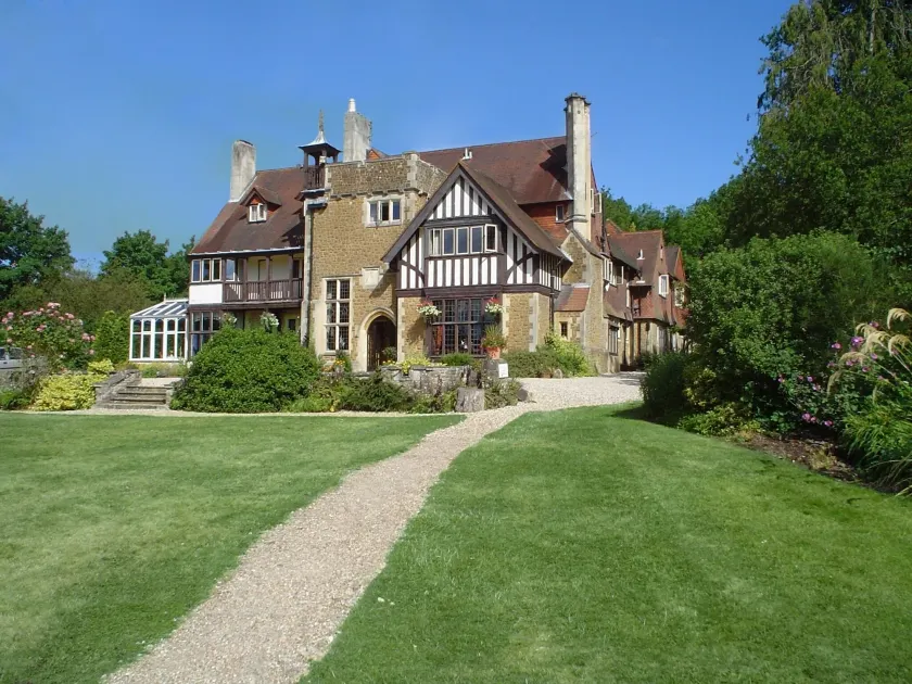 Farnham House Hotel - Image 1