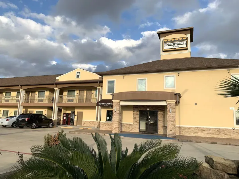 Downtowner Inn - Image 1