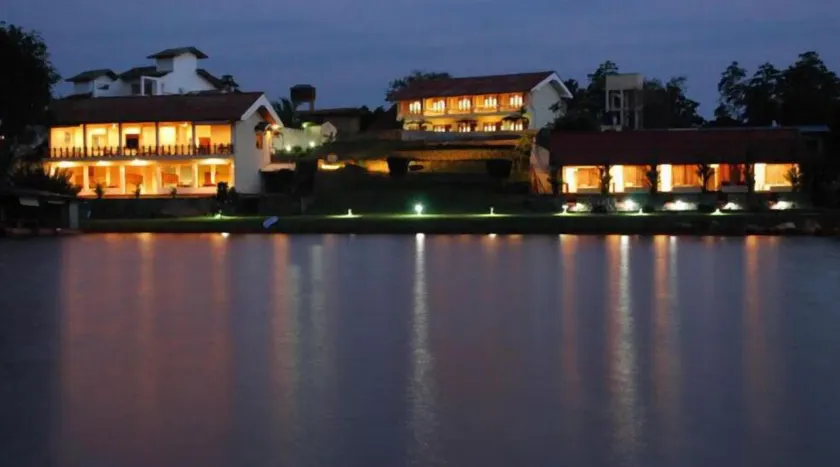 Kalla Bongo Lake Resort - Image 1
