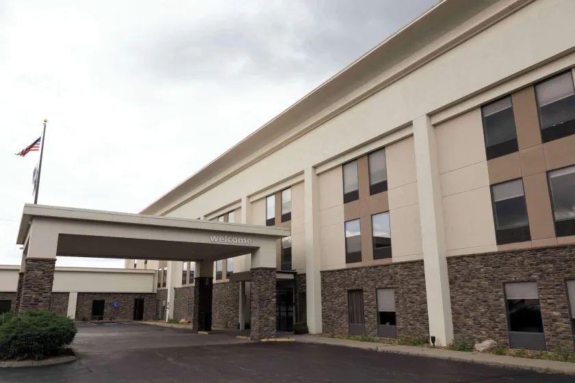 Hampton Inn Kent/Akron Area - Image 1