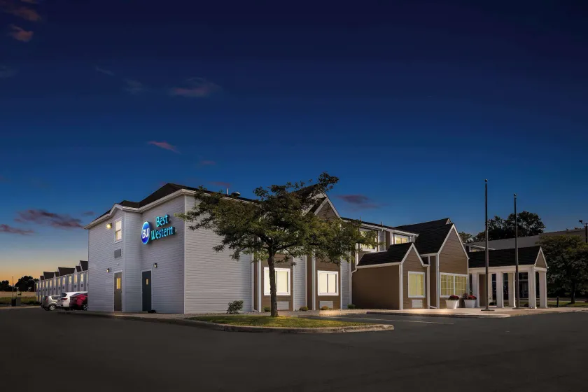 Best Western Buffalo Inn & Suites - Image 1