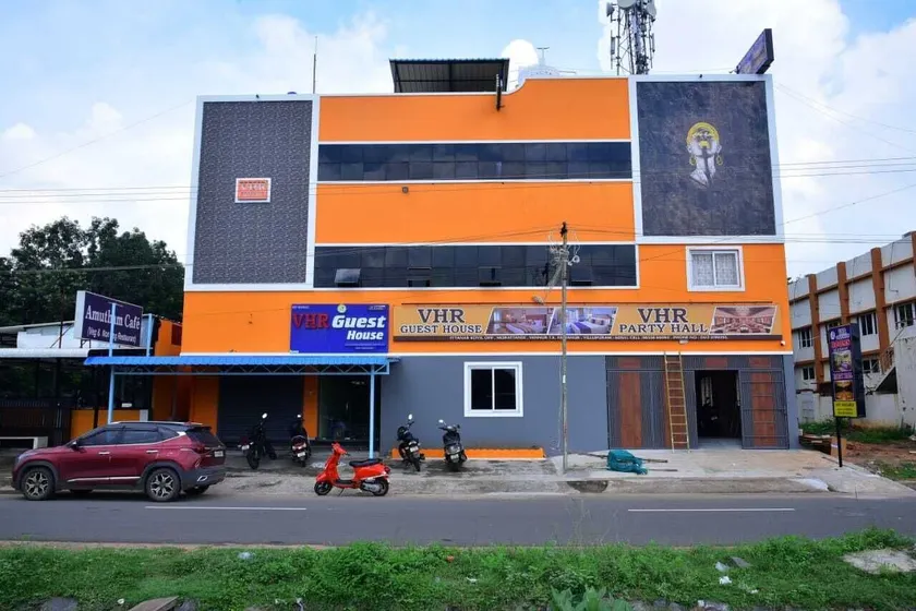 VHR Guest House - Image 1