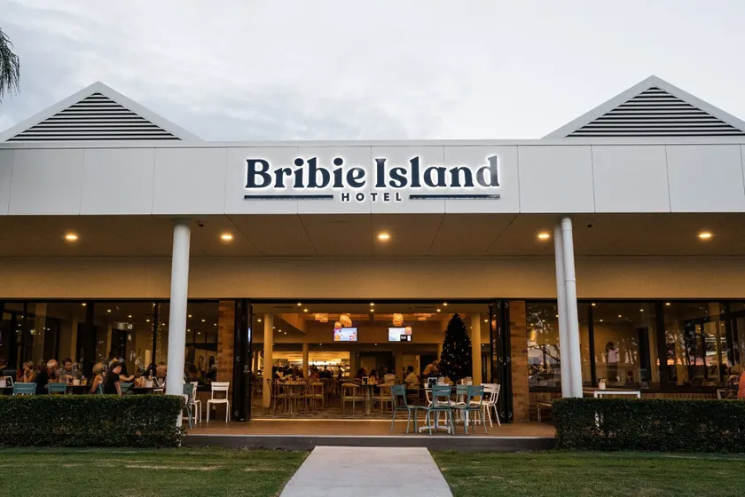 Bribie Island Hotel - Image 1