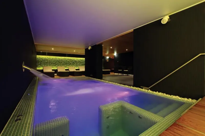 Hotel Zena Beauty & Shopping Center - Image 1