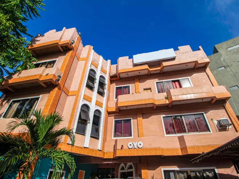 RedDoorz at La Maria Pension And Tourist Inn - Image 1