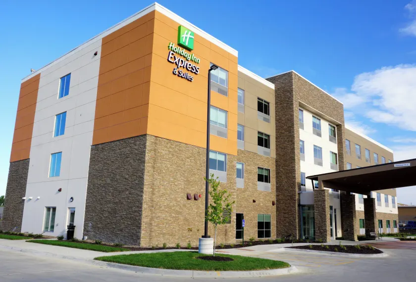 Holiday Inn Express & Suites Omaha - Millard Area by IHG - Image 1
