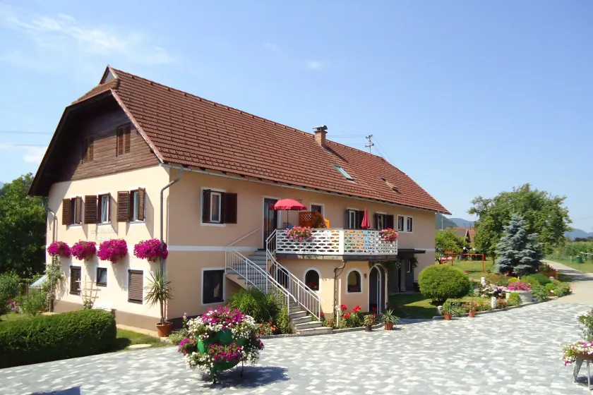 Erlebnisbauernhof Tschom - Image 1
