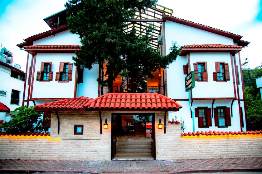 Kaliptus Hotel - Image 1