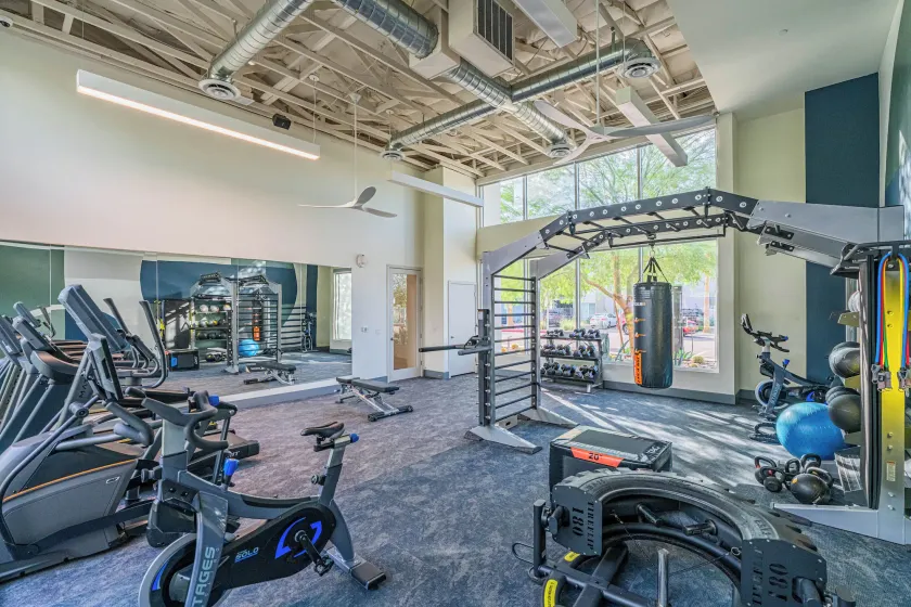 Sleek Stay 4mins to State Farm Stadium - Image 1