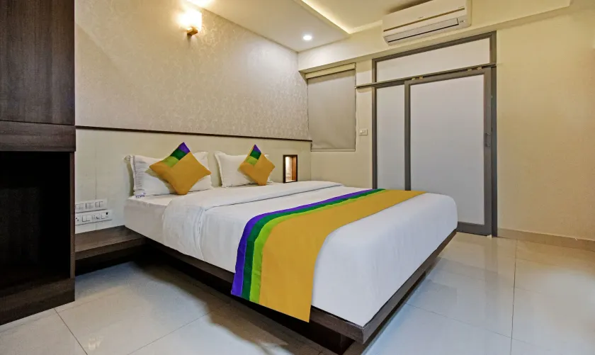 Itsy Hotels Deluxe Inn - Image 1