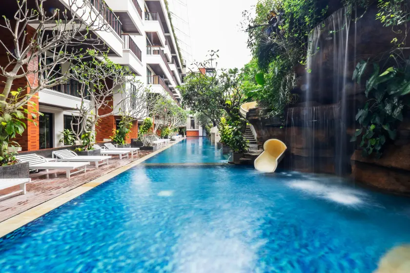 Jambuluwuk Oceano Seminyak Hotel - Image 1
