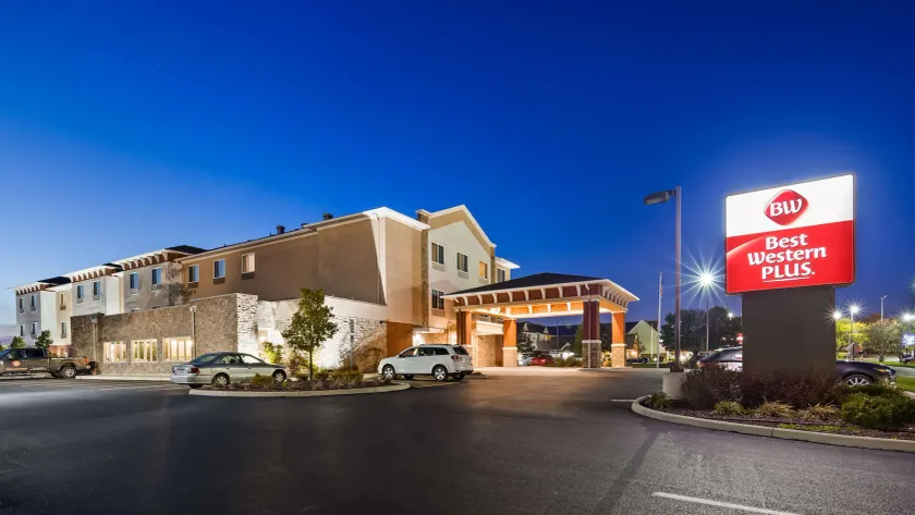 Best Western Plus Boardman Inn & Suites - Image 1