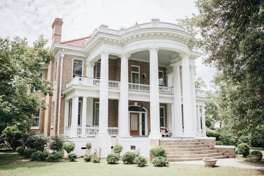 1912 Bed and Breakfast - Image 1