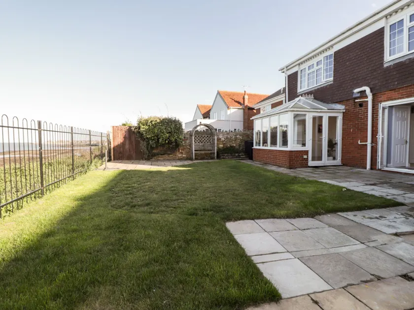 17 St Magnus Close - Image 1