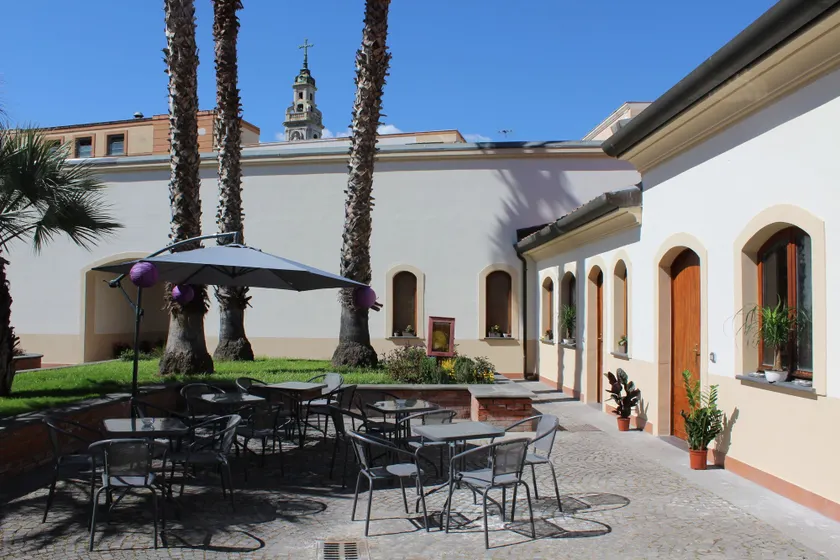 B&B- Pompei Hostel Deluxe Suite & Breakfast - Image 1