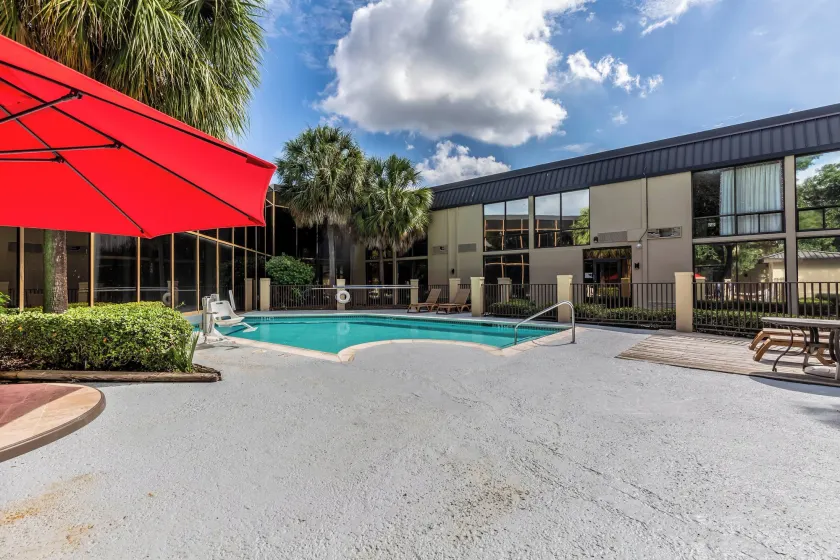 Red Roof Inn PLUS & Suites Houston - IAH Airport SW - Image 1