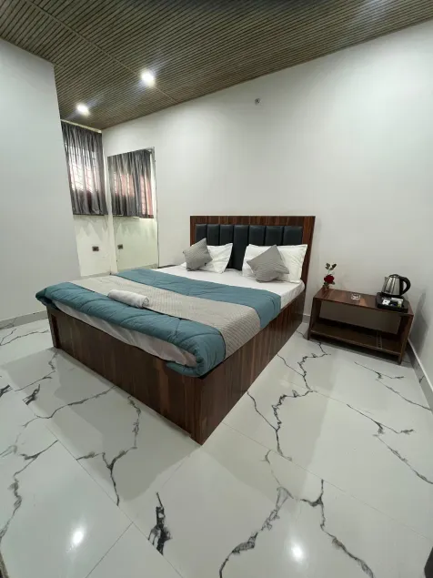 Hotel raj inn - Image 1