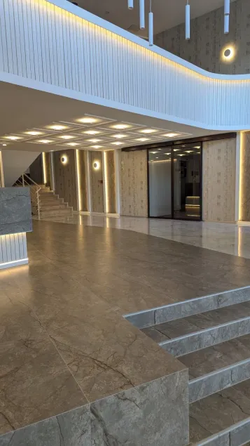 Hotel Grand - Image 1