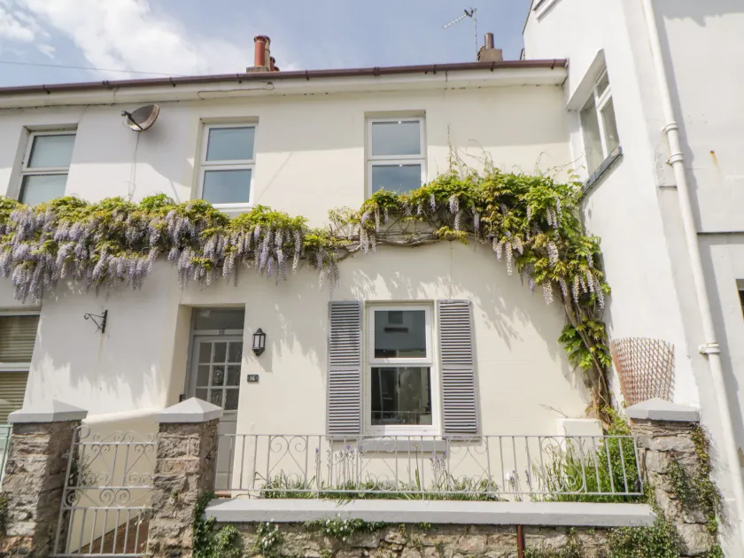 Saltwater Cottage - Image 1
