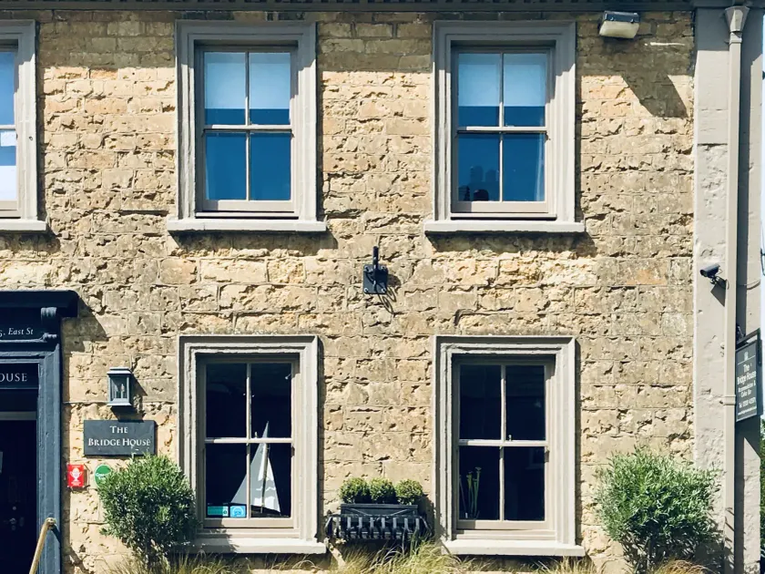 Bridge House Hotel - Image 1