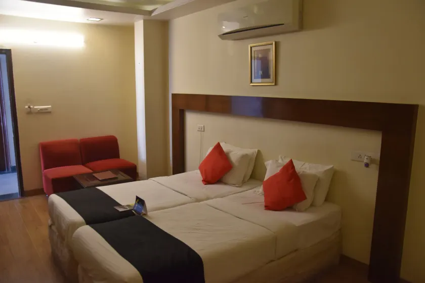 Hotel Corporate Inn - Image 1