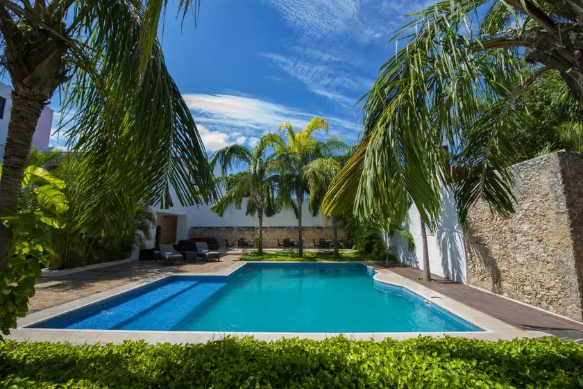 Hotel Embajadores - Image 1