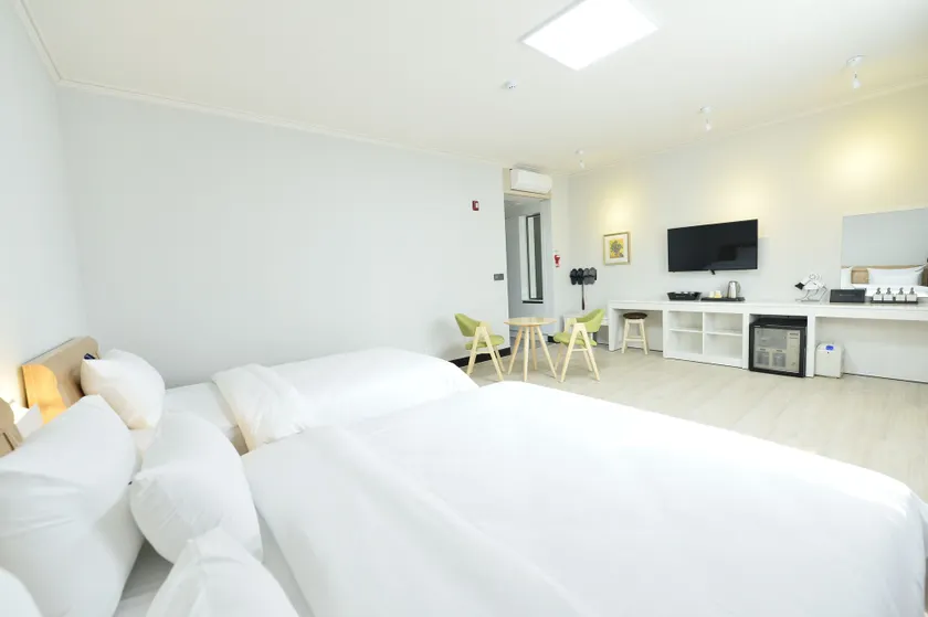 Gwangju Tourist Hotel - Image 1