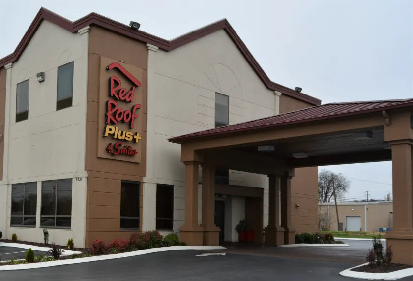 Red Roof Inn PLUS+ & Suites Chattanooga - Downtown - Image 1