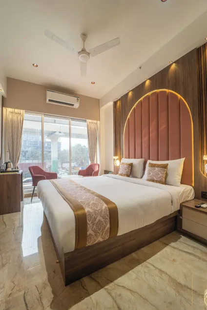 Hotel Royal Inn - Image 1