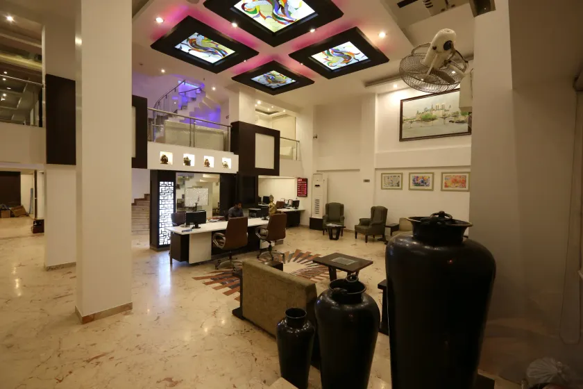 Hotel Le Roi Near New Delhi Railway Station - Hall