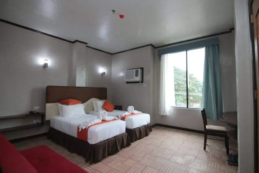 7 Meadows Inn - Image 1