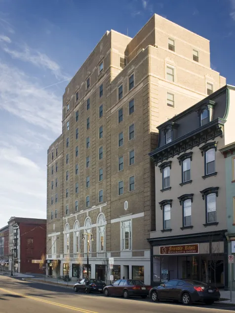 Grand Eastonian Hotel & Suites - Image 1