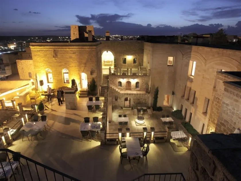 Kasr-i Nehroz Hotel - Image 1